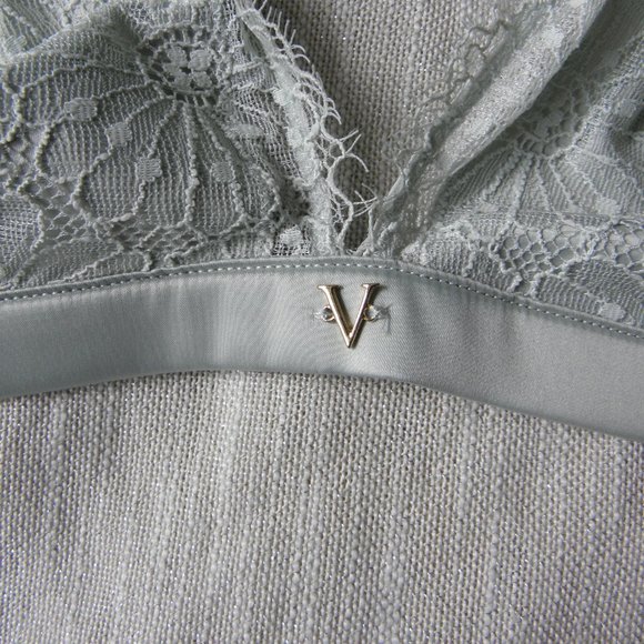NWT Lace Plunge Unlined Demi Bralette - Body by VS - Picture 4 of 9